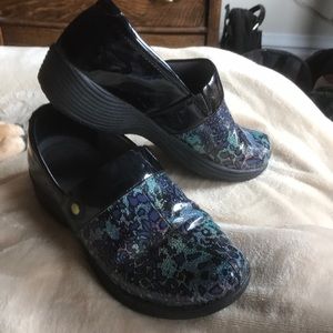 Dansko Work Wonders Clogs